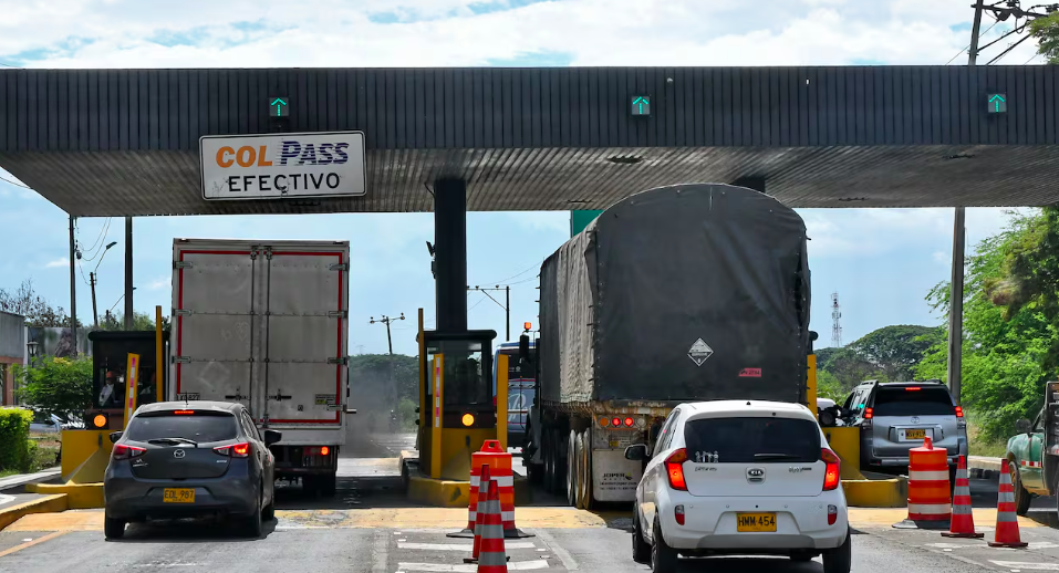 Golpe al bolsillo en las vías: Peajes en Antioquia inician el 2026 con alzas superiores a la inflación