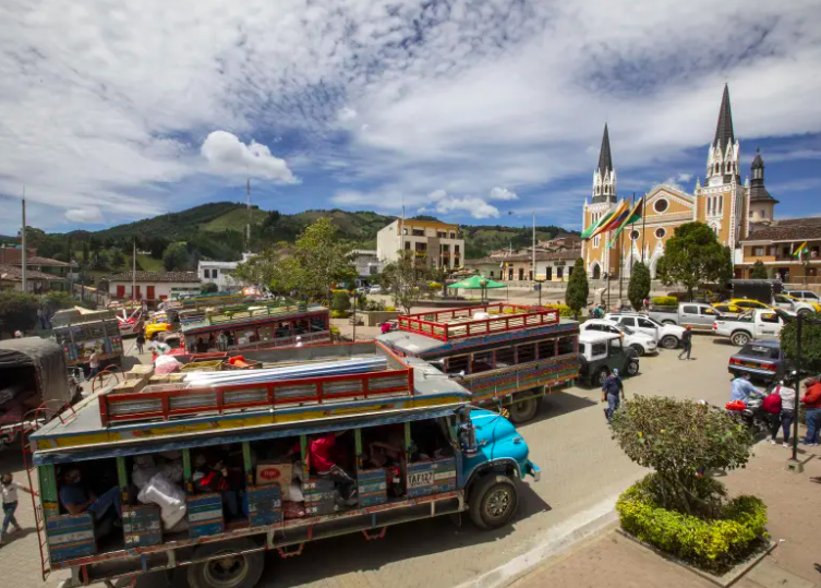 Sombra de duda en Abejorral: El misterio tras el hallazgo de tres cuerpos en zona rural