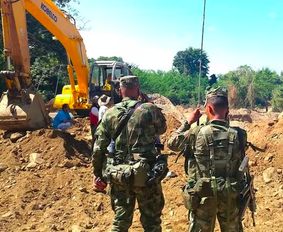 Escudo humano en el Nordeste: El Ejército Nacional neutraliza campos minados que amenazaban a campesinos